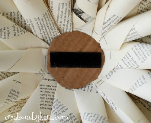 book page wreath 005