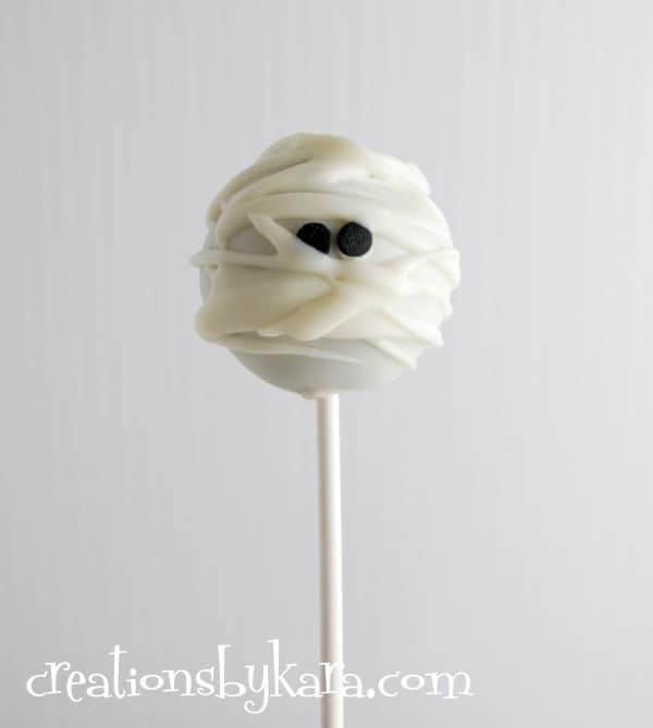 Halloween Mummy Cake Pops halloween-food-mummy-cake-pops