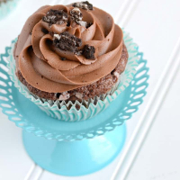 Homemade Oreo Cupcakes with Chocolate Frosting
