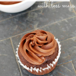 How to Frost Cupcakes with Less Mess