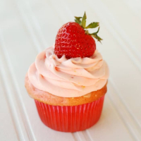Strawberry Lemonade Cupcakes with Strawberry Cream Cheese Frosting