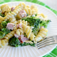 Easy Creamy Ham Broccoli Pasta