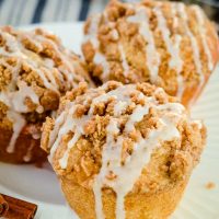 Crumble Topped Apple Cinnamon Muffins