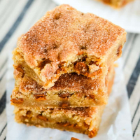 Snickerdoodle Bars with Cinnamon Chips