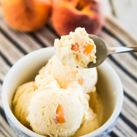 Creamy Peach Ice Cream Recipe with Fresh Peaches