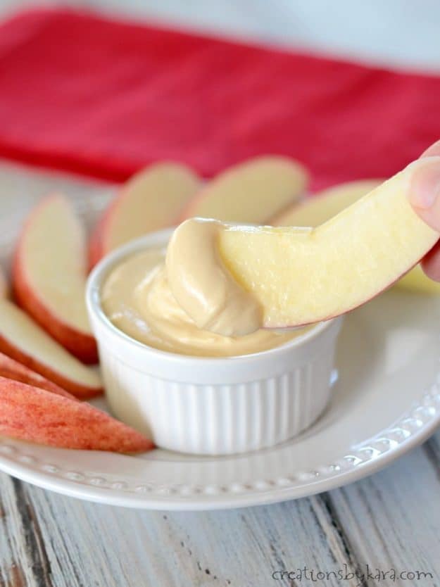 Creamy and yummy caramel apple dip recipe. #fruitdip #caramel