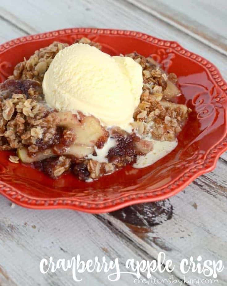 Cranberry apple crisp - cranberries give this apple crisp a beautiful color and make it extra yummy! A must try fall crisp recipe.