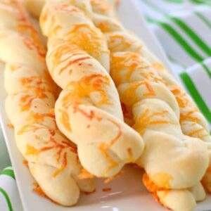 How to make scrumptious cheddar breadstick twists.