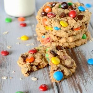Soft and chewy monster oatmeal peanut butter cookies with chocolate chips and M&M's. #monstercookierecipe