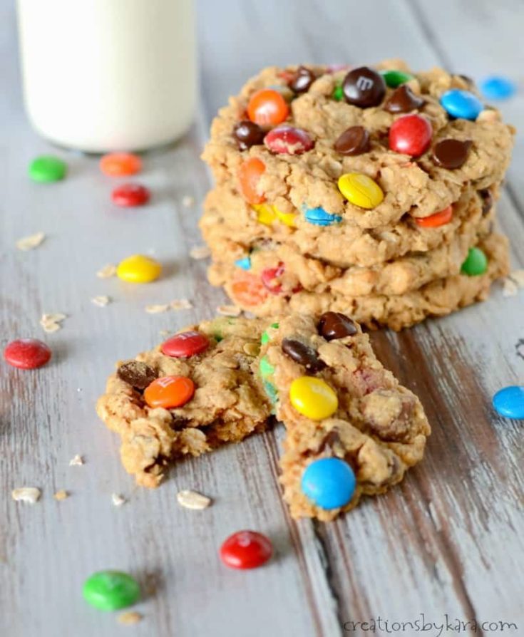 Soft and chewy monster oatmeal peanut butter cookies with chocolate chips and M&M's. #monstercookierecipe