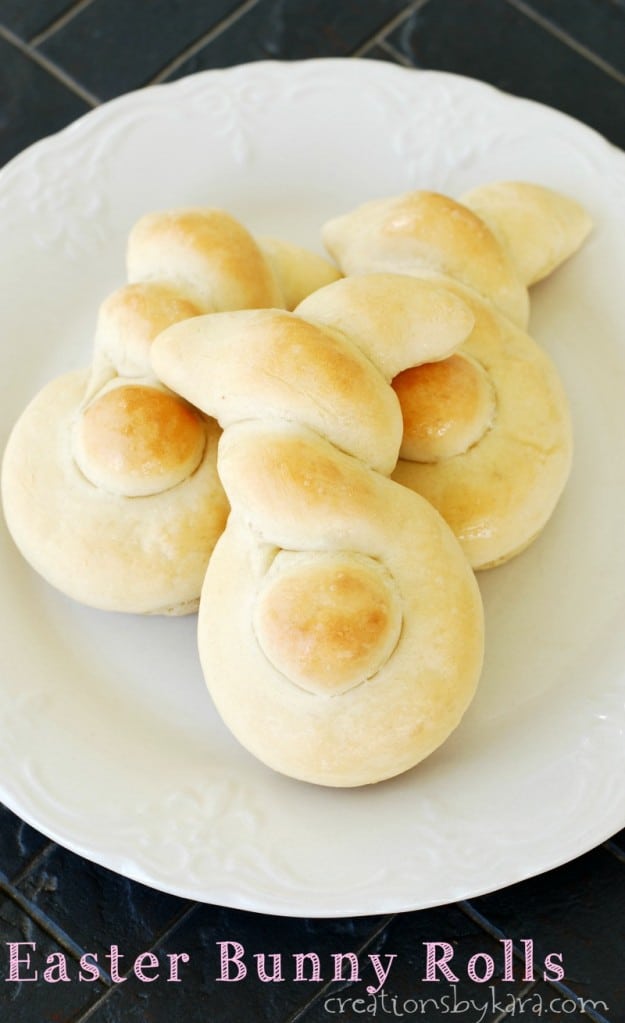 plate of dinner rolls shaped like bunnies