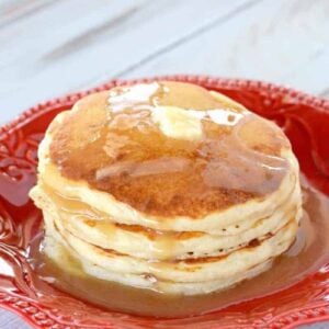 Soft and fluffy buttermilk pancakes. A perfect pancake recipe. #pancakes #breakfast