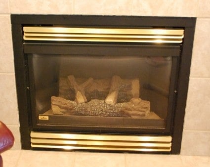 Fireplace Makeover {Spray Paint Magic} How to make over a brass fireplace using black spray paint. A fast and easy DIY project!