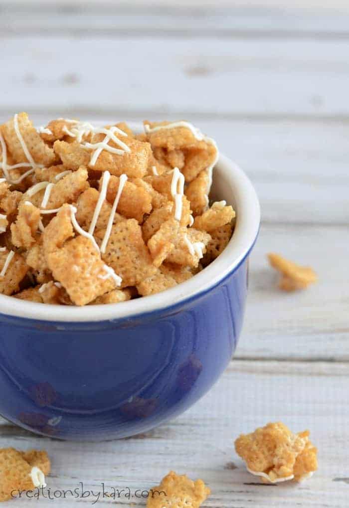 Cinnamon sugar fans will go crazy for this Cinnamon Roll Chex Mix! It's hard to resist!