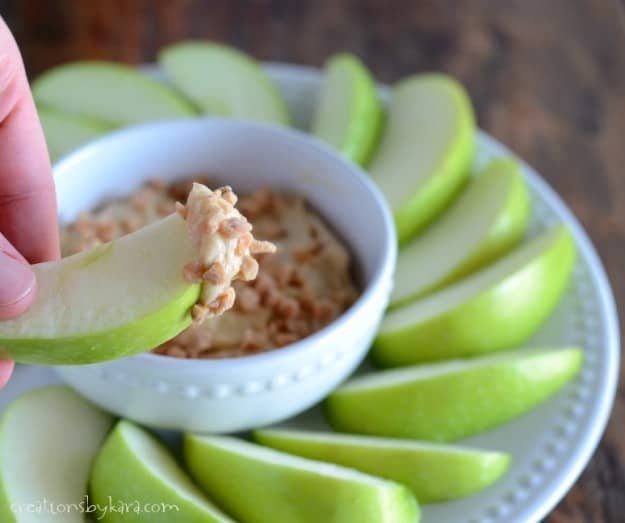 apple slice with toffee fruit dip
