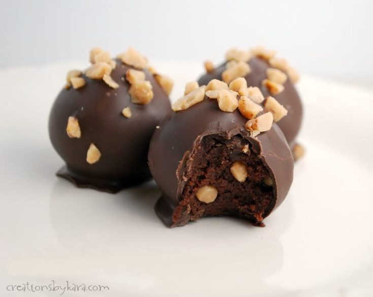 If you love toffee, you will really enjoy these Double Toffee Cake Balls!