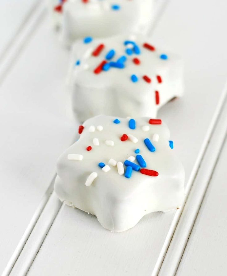 4th of July Brownie Bites - these star shaped treats are perfect for your patriotic party!