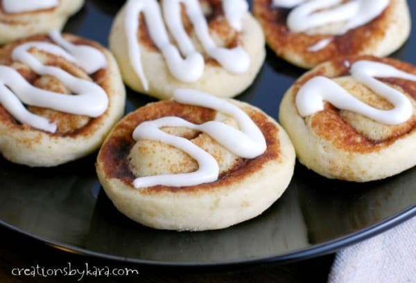 cinnamon roll cookies with cream cheese glaze