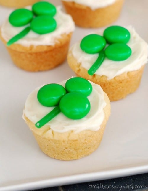 St. Patrick's Day Shamrock Cookie Cups- such a fun way to serve sugar cookies!