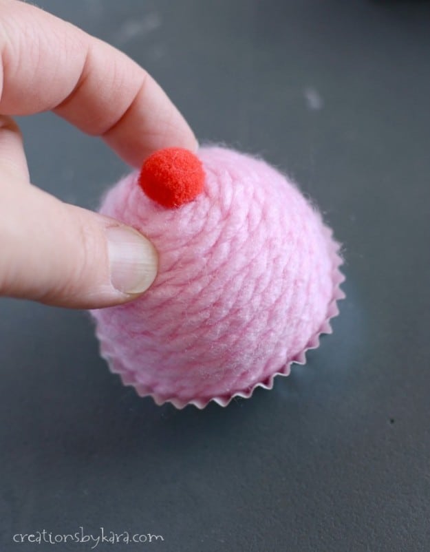 How to make cupcakes out of styrofoam balls and yarn.