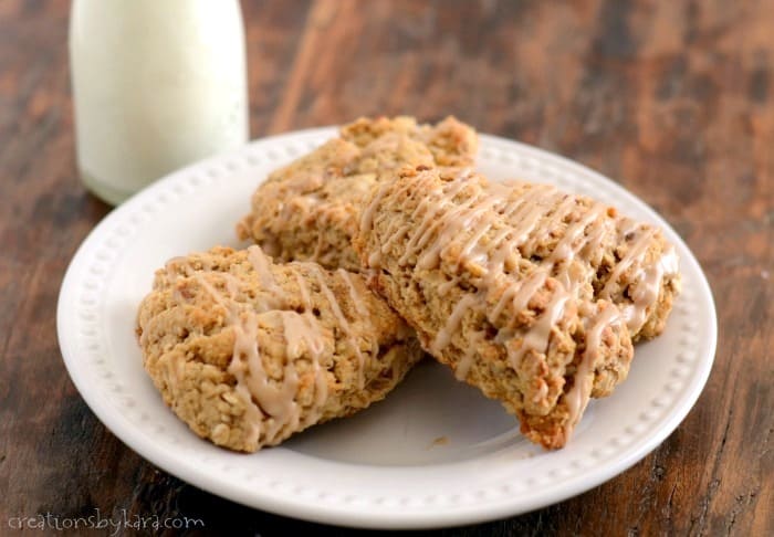 Oatmeal scones with maple glaze