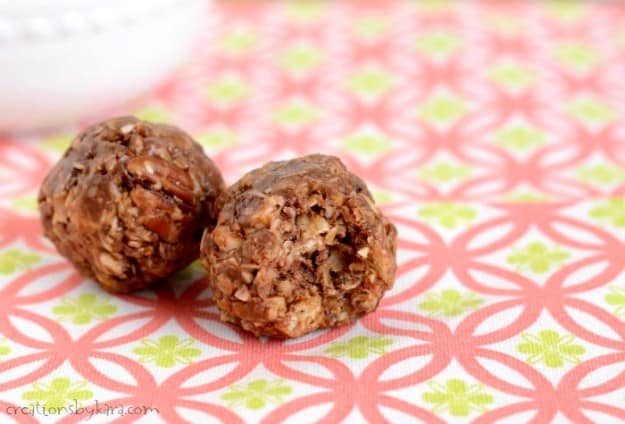 Chocolate Peanut Butter Energy Bites- an easy, healthy snack recipe