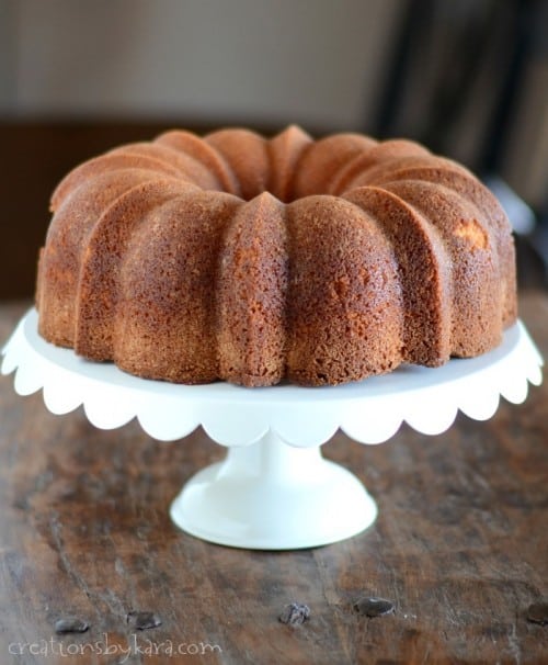 Recipe for eggnog cake made in a Bundt cake pan. So pretty, and so delicious!