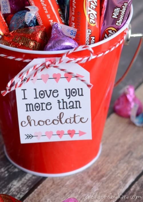 These Valentine gift baskets are easy to make, and just perfect for the chocolate lover in your life!