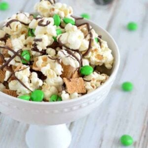 St. Patricks Day Smores Snack Mix- an easy and yummy treat!