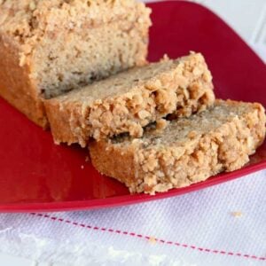 Applesauce Bread with cinnamon oat topping. Such a yummy fall bread recipe!