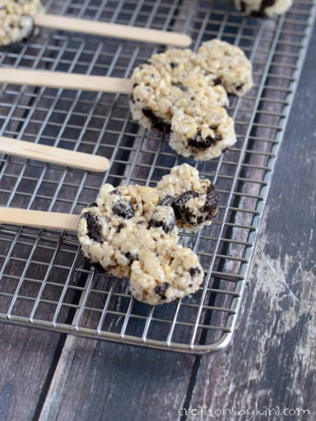Serve these Mickey Mouse rice crispy treats on a stick for even more fun! A perfect treat recipe for Disney fans of all ages!