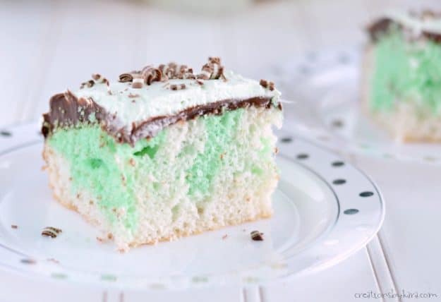 Fudge topped Grasshopper Cake - a perfect holiday cake recipe #chocolatemint #cake