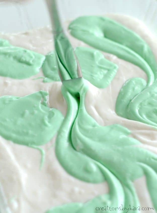 how to swirl mint cake