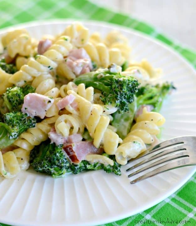 Hearty and delicious, this Ham Broccoli Pasta is a perfect crazy night dinner recipe! #pasta #easydinnerrecipe #ham #broccolipasta
