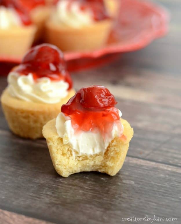 Every bite of these mini cherry cheesecake cookie cups is incredible! #cherrycheesecake #cookiecups #minicheesecake