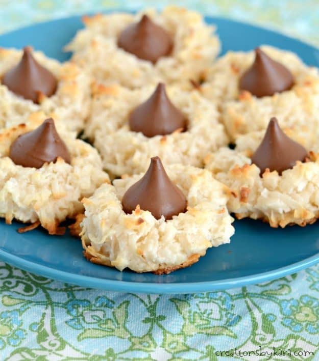 photo of macaroons with Hershey's kisses