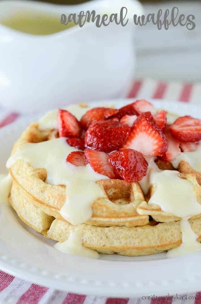 Recipe for oatmeal waffles with vanilla sauce and strawberries