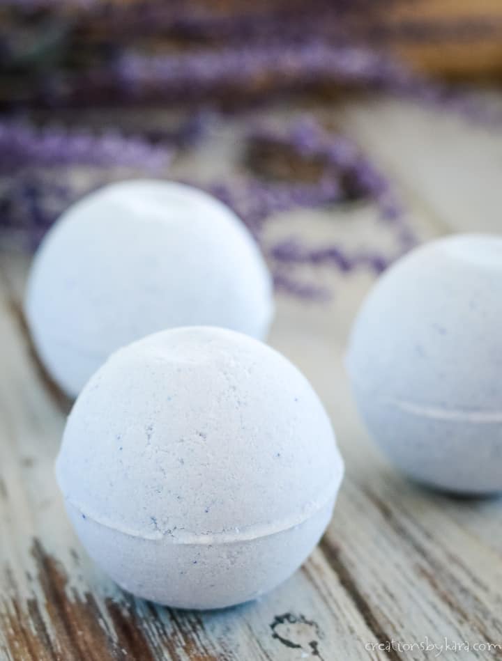 relaxing bath bombs with lavender essential oil