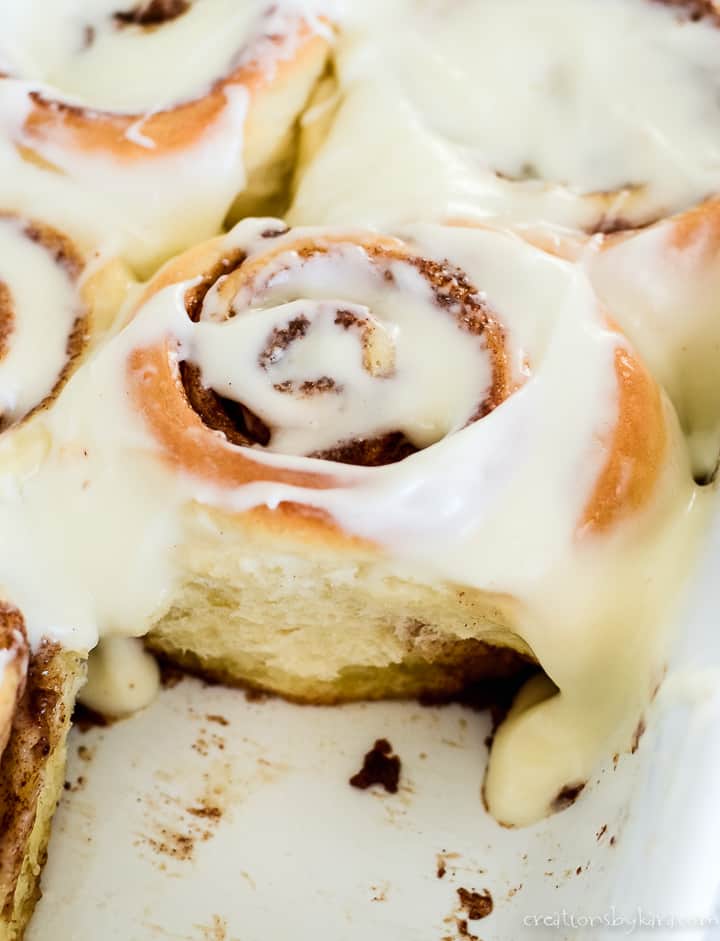 yeast cinnamon rolls with frosting