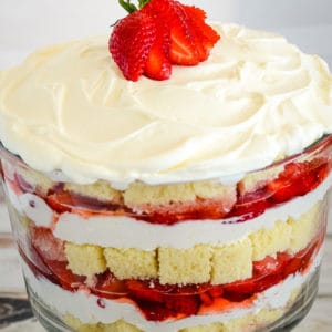 strawberry trifle with cream cheese and pound cake