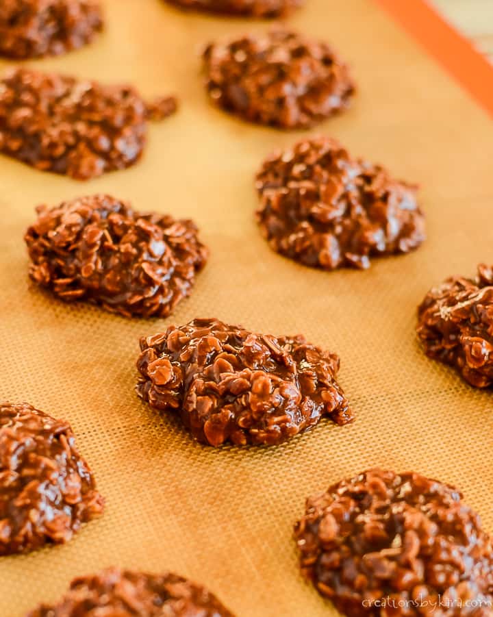 no bake cookies cooling on silicone pan liners