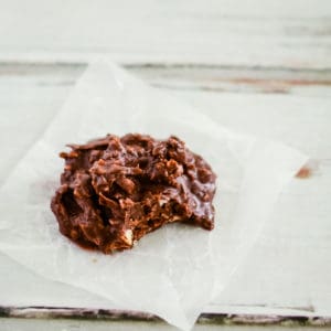 keto friendly chocolate coconut clusters