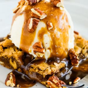 close up of maple applebees blondies