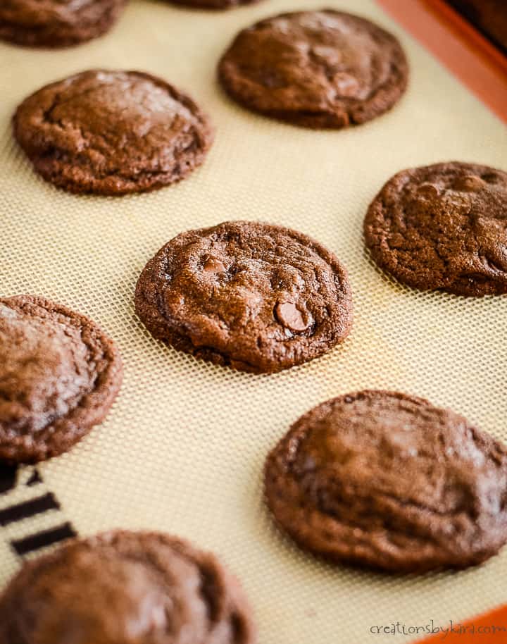 pan of hot peppermint chocolate chip cookies