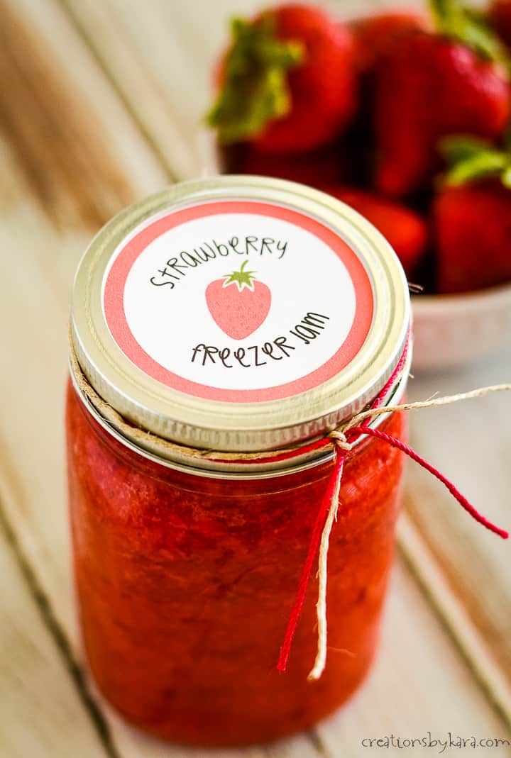 free strawberry jam label on jar of jam