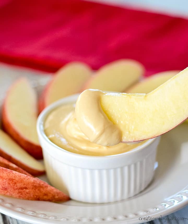 apple slice with creamy cheese apple dip