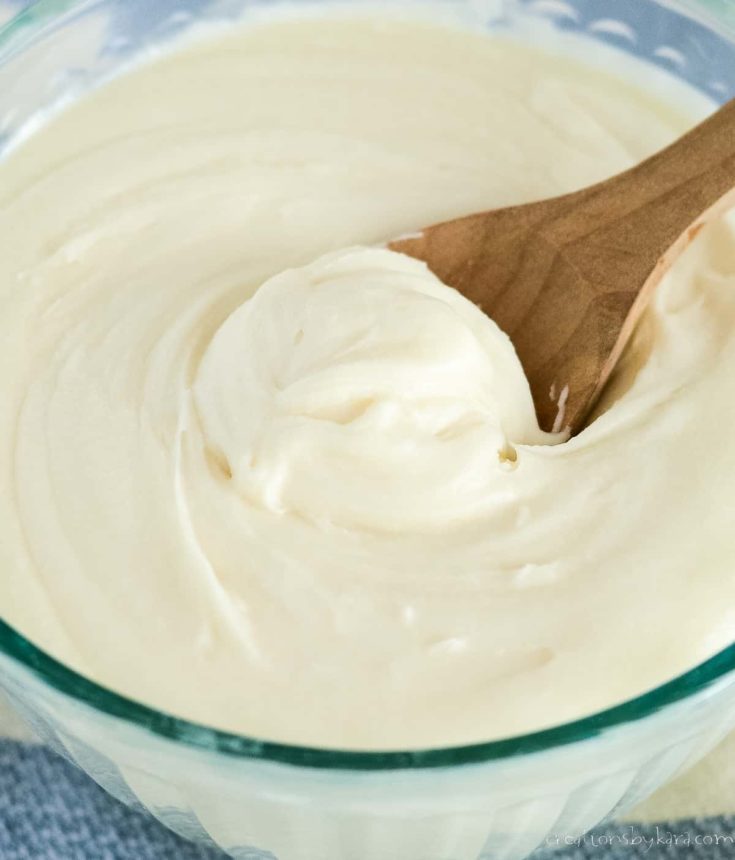 bowl of creamy white frosting for cookies