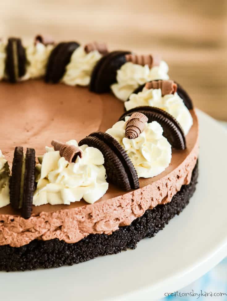 no bake easy chocolate mousse pie on a white cake stand
