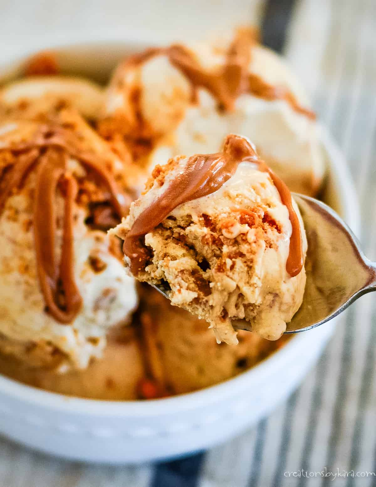 spoonful of homemade biscoff ice cream