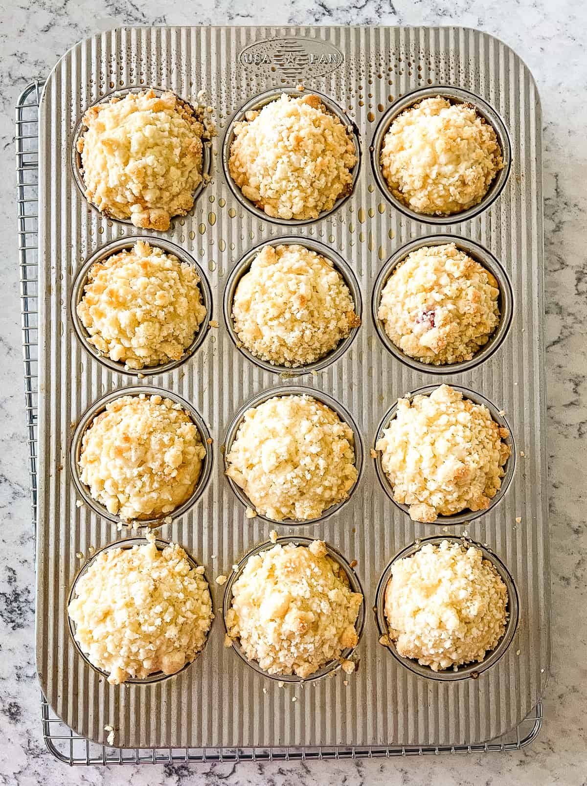 peach muffins with streusel topping